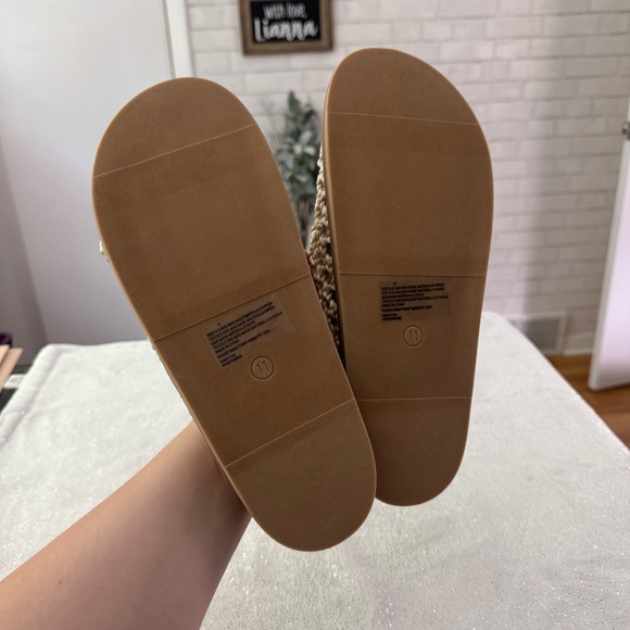 UNIVERSAL THREAD Off White Kylie Buckle Sandals - Picture 7 of 9